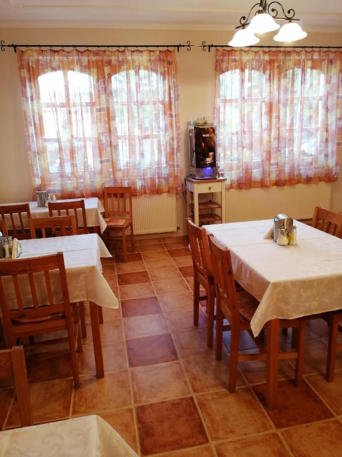 Bed and Breakfast Karpatia Panzio Естерґом Екстер'єр фото