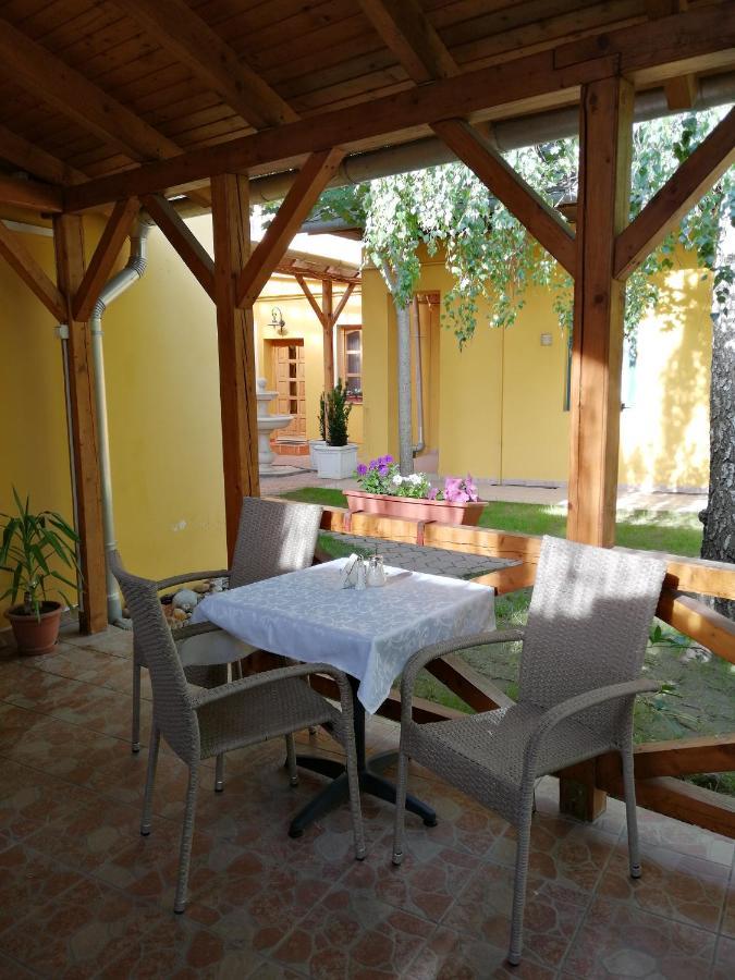 Bed and Breakfast Karpatia Panzio Естерґом Екстер'єр фото