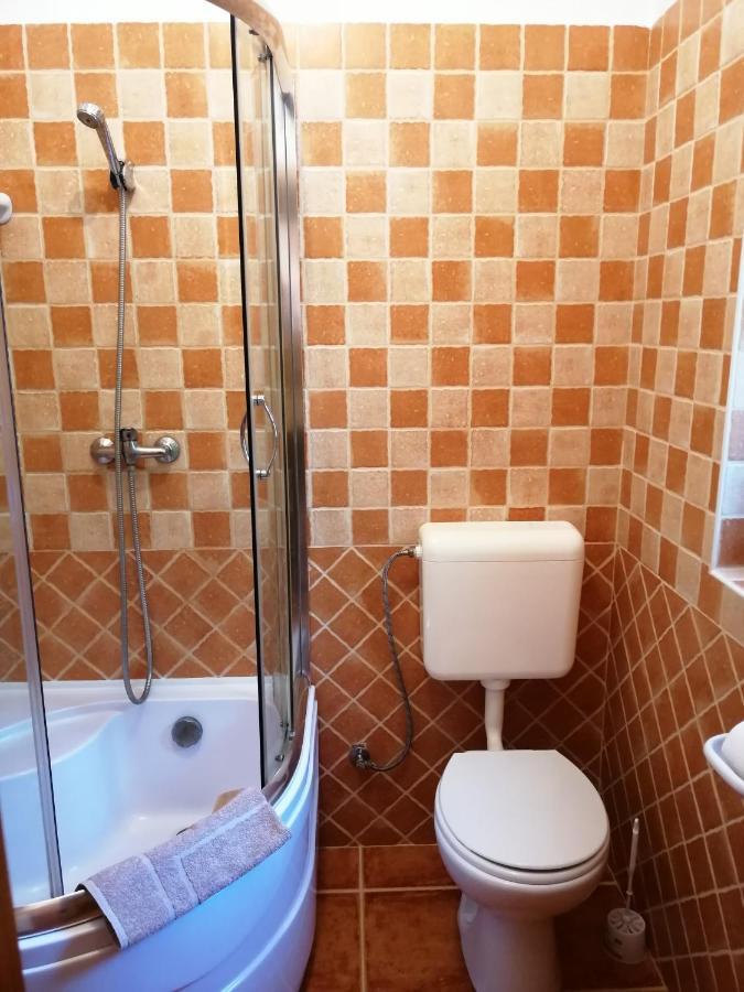 Bed and Breakfast Karpatia Panzio Естерґом Екстер'єр фото