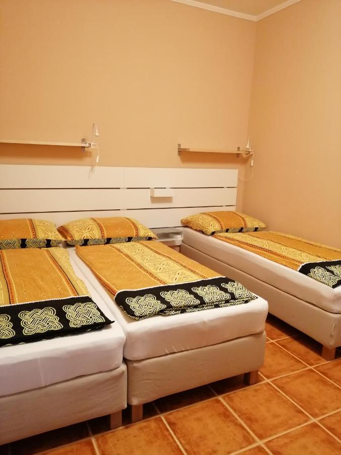 Bed and Breakfast Karpatia Panzio Естерґом Екстер'єр фото