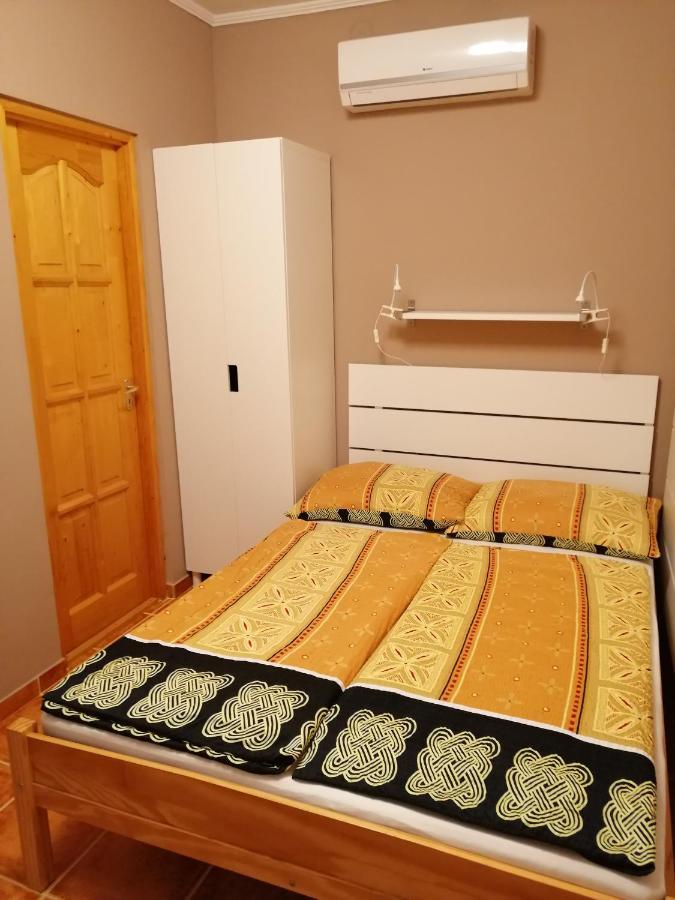 Bed and Breakfast Karpatia Panzio Естерґом Екстер'єр фото