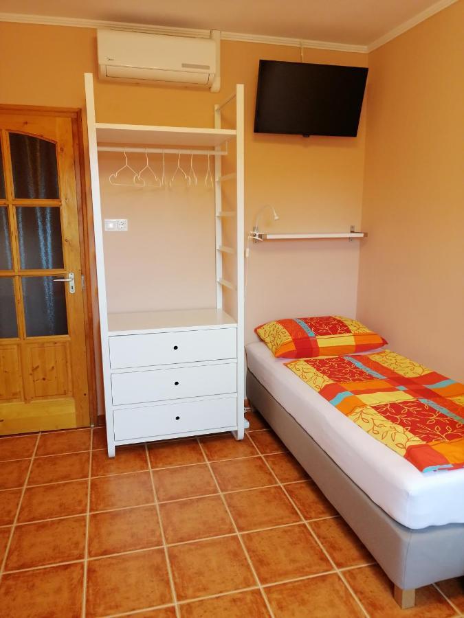 Bed and Breakfast Karpatia Panzio Естерґом Екстер'єр фото