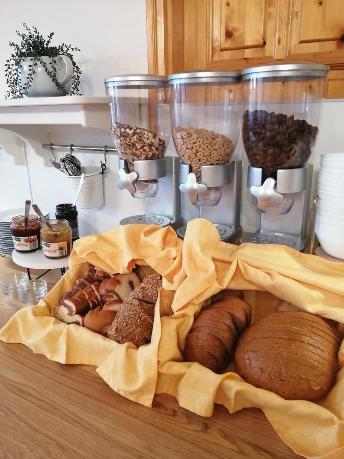Bed and Breakfast Karpatia Panzio Естерґом Екстер'єр фото