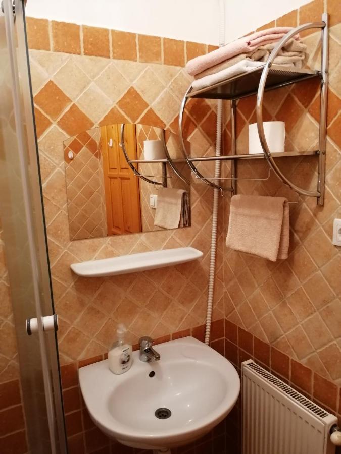 Bed and Breakfast Karpatia Panzio Естерґом Екстер'єр фото