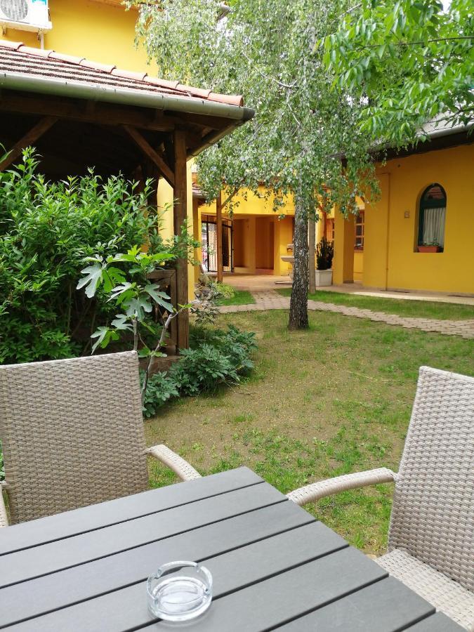 Bed and Breakfast Karpatia Panzio Естерґом Екстер'єр фото